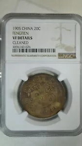 China Fengtien Fengtian 20 Cash, 1905, Y- 90, NGC VF Details商品について製造国・地域 中国NGC認証グレード VF 詳細1905 年注意事項※以下の注意事項をご理解のうえ、ご購入ください■ 鑑定済みコイン・紙幣について各種コイン・紙幣の鑑定機関（NGC、PCGS、PMGなど）は、収集品の真贋鑑定およびグレーディングを行う専門機関です。鑑定後の商品は、専用ケース（スラブ）に封入され、状態を示すグレードが付与されます。■ グレードについてグレードはコイン・紙幣自体の状態を評価するものであり、ケース自体の品質や状態を保証するものではありません。製造・輸送時の影響により、以下のような状態が発生する場合がございます。- 軽微なスレ傷・拭き傷（特に光の角度で見えるもの）- ケース内部のホコリ・小さな異物（鑑定機関の検品基準を満たしている場合）- ラベルのズレ・わずかな傾きこれらは鑑定機関の基準内であり、返品・交換の対象とはなりませんのでご了承ください。■ ラベルの種類について各鑑定機関では、コイン・紙幣の状態や鑑定の結果に応じて異なるラベルが付与されます。- 通常ラベル（Standard/Regular）：一般的なグレード付き鑑定済みコイン・紙幣- オーセンティック（Authentic）：グレードなしで真贋のみ保証- 詳細グレード（Details）：クリーニング跡やエッジのダメージがあるが本物と認定- 特別ラベル（Special Label）：記念版や特定のデザインの限定ラベル - 例：NGC「Early Releases」「First Releases」、PCGS「First Strike」 などグレードやラベルの種類は、商品画像および説明文をご確認のうえ、ご購入ください。■ 在庫状況について当店の商品は海外から取り寄せております。ご購入のタイミングによっては在庫切れとなる場合がございます。その際はご連絡のうえ、ご注文をキャンセルさせていただく場合がございますので、あらかじめご了承ください。■ ご注文後のキャンセルについてご注文と同時に商品のお取り寄せを開始するため、お客様都合によるキャンセルは承っておりません。■ 配送についてお届けまでに通常2〜3週間ほどかかります。海外の祝日や天候、税関手続きにより通常より配送が遅れる可能性がございます。■ 保証について商品説明に英語で「保証（warranty）」と記載があっても、日本国内では適用されませんのでご了承ください。 当店では、商品到着後7日以内の初期不良に限り、対応させていただきます。 （返品規約の詳細については、楽天市場内の会社概要欄下部をご参照ください。）■ 商品の色・素材感について撮影環境やモニター設定により、実際の商品と色味や質感が異なる場合がございます。■ 価格変動について希少性の高い商品は市場価格の変動により、追加料金をお願いする場合がございます。追加料金に同意いただけない場合には、ご注文のキャンセルが可能ですので、ご安心ください。■ その他サービスについて海外製品の輸入代行も承っております。ショップに掲載されていない商品でもお探し可能ですので、お気軽にご相談ください。尚、業者販売（業販）や複数購入の場合、割引対応も可能です。ご希望の方はお問い合わせください。
