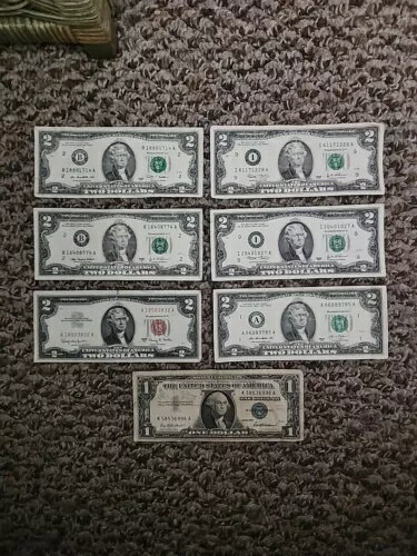 紙幣 7 枚、2 ドル紙幣 6 枚、1957 年 1 ドル紙幣 1 枚