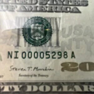 派手な低いシリアル番号。誕生日メモ。5 月 2 日 98。2017 年 4 ”0000” の 20 ドル紙幣