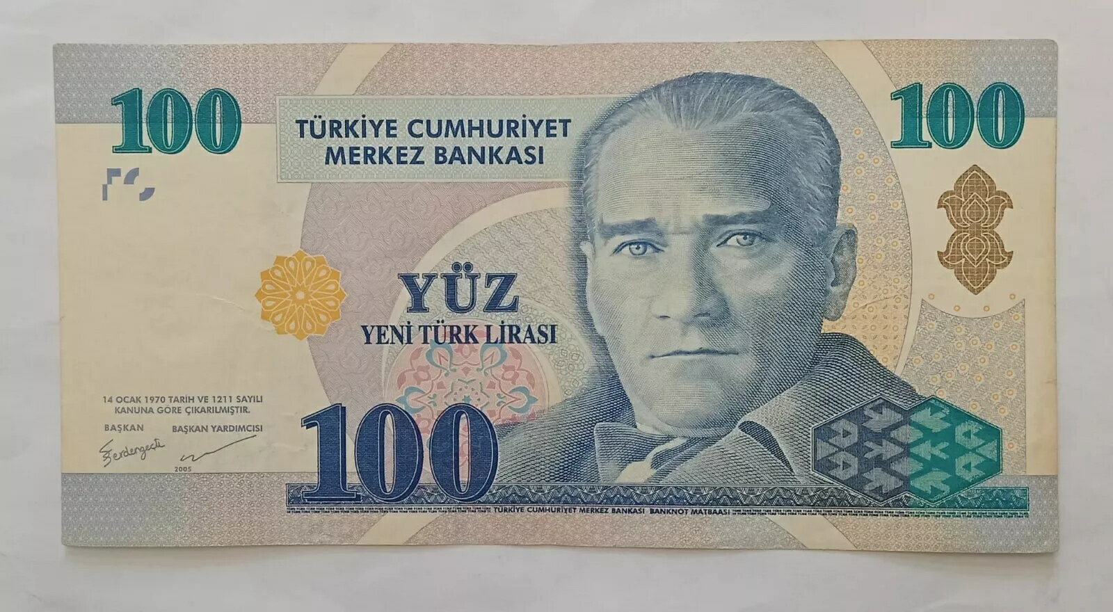 WORLD RESOURCE【KING店】のトルコ 100 リラ 2005 ピック#221 f-vf- レア紙幣｜アングル3