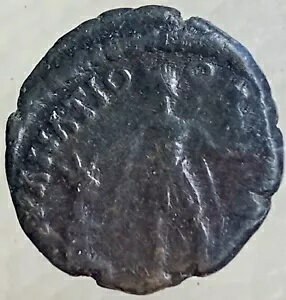 古代ローマのコイン 378-383 AD 本物の皇帝グラティアヌスひざまずく女性のニース