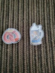 銀貨。サモア 2024 オクトーバーフェストのビールジョッキとプレッツェルの銀貨。