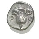 古代ギリシャの銀分数コイン、小アジア、紀元前 300 年。バラのつぼみの花