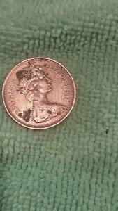 1971 年の新 2 ペンス硬貨。女王エリザベス2世、これは希少と考えられるエラーコインです