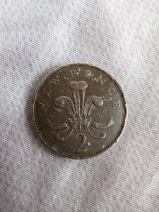 1971 年の新 2 ペンス硬貨。女王エリザベス2世、これは希少と考えられるエラーコインです