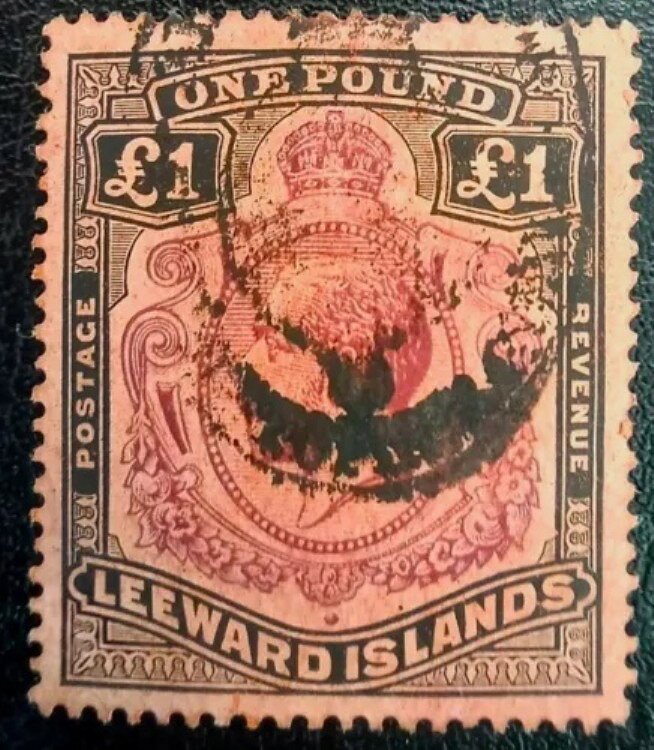 LEEWARD ISLANDS #83 ONE POUND USED STAMP, WMK. 3商品について販売者コメント「中古」発行年：1928年原産地：リーワード諸島時代：ジョージ5世（1910-1936年）品質：中古色：黒、紫、赤等級：未評価認証：未認証地域：植民地注意事項※以下の注意事項をご理解のうえ、ご購入ください※■ 商品について本商品は海外から輸入した切手です。こちらの切手は外国で発行されたもので、日本国内の郵便では使用できません。本商品は観賞・コレクション用 であり、投資目的・査定用としての価値を保証するものではありません。画像のデザインは参考画像です。同じシリーズでも微細な印刷の違いや、エラー印刷の可能性がある場合がございます。収集品のため、経年による劣化や色あせ、軽微な折れ・シミがある場合があります。目立つダメージがある場合は、商品画像または説明欄に記載しておりますのでご確認ください。■ 在庫状況について当店の商品は海外から取り寄せております。ご購入のタイミングによっては在庫切れとなる場合がございます。その際はご連絡のうえ、ご注文をキャンセルさせていただく場合がございます。■ ご注文後のキャンセルについてご注文と同時に商品のお取り寄せを開始するため、お客様都合によるキャンセルは承っておりません。■ 配送についてお届けまでに通常2〜3週間ほどかかります。海外の祝日や天候、税関手続きにより通常より配送が遅れる可能性がございます。■ 保証について商品説明に英語で「保証（warranty）」と記載があっても、日本国内では適用されませんのでご了承ください。当店では、商品到着後7日以内の初期不良に限り、対応させていただきます。■ 商品の色・素材感について撮影環境やモニター設定により、実際の商品と色味や質感が異なる場合がございます。■ 価格変動について希少性の高い商品は市場価格の変動により追加料金をお願いする場合がございます。追加料金に同意いただけない場合、ご注文のキャンセルが可能ですので、ご希望の際はお申し付けください。■ その他サービスについて海外製品の輸入代行も承っております。ショップに掲載されていない商品でもお探し可能ですので、お気軽にご相談ください。業者販売（業販）や複数購入の場合、割引対応も可能です。ご希望の方はお問い合わせください。