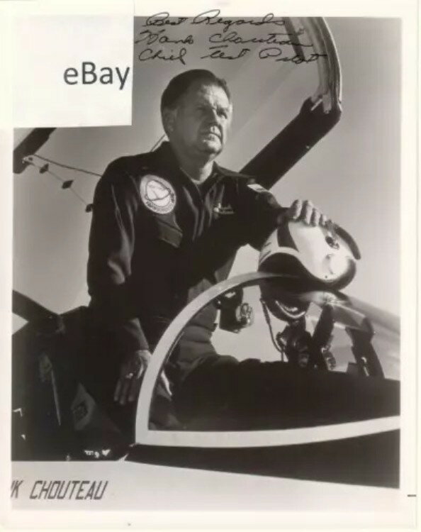 ノースロップのチーフパイロット、ハンク・シュートーのサイン入り8×10インチ写真 YF-17超音速機