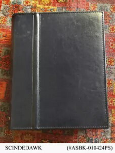 世界中の使用済み郵便用便箋のコレクションがアルバムにまとめられています