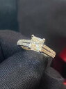 パヴェ 1.34 カラット プリンセス ラウンドカット ダイヤモンド スプリットシャンク アニバーサリーリング 14K ゴールド