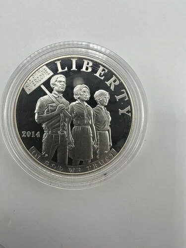 2014-P Proof Civil Rights Commemorative Silver Dollar $1 #7154商品について流通/非流通 非流通額面 1材質 銀年 2014年刻印タイプ プルーフ鋳造地 フィラデルフィア特徴 記念製造国/地域 アメリカ合衆国認証 未認証注意事項※以下の注意事項をご理解のうえ、ご購入ください■ 鑑定済みコイン・紙幣について各種コイン・紙幣の鑑定機関（NGC、PCGS、PMGなど）は、収集品の真贋鑑定およびグレーディングを行う専門機関です。鑑定後の商品は、専用ケース（スラブ）に封入され、状態を示すグレードが付与されます。■ グレードについてグレードはコイン・紙幣自体の状態を評価するものであり、ケース自体の品質や状態を保証するものではありません。製造・輸送時の影響により、以下のような状態が発生する場合がございます。- 軽微なスレ傷・拭き傷（特に光の角度で見えるもの）- ケース内部のホコリ・小さな異物（鑑定機関の検品基準を満たしている場合）- ラベルのズレ・わずかな傾きこれらは鑑定機関の基準内であり、返品・交換の対象とはなりませんのでご了承ください。■ ラベルの種類について各鑑定機関では、コイン・紙幣の状態や鑑定の結果に応じて異なるラベルが付与されます。- 通常ラベル（Standard/Regular）：一般的なグレード付き鑑定済みコイン・紙幣- オーセンティック（Authentic）：グレードなしで真贋のみ保証- 詳細グレード（Details）：クリーニング跡やエッジのダメージがあるが本物と認定- 特別ラベル（Special Label）：記念版や特定のデザインの限定ラベル - 例：NGC「Early Releases」「First Releases」、PCGS「First Strike」 などグレードやラベルの種類は、商品画像および説明文をご確認のうえ、ご購入ください。■ 在庫状況について当店の商品は海外から取り寄せております。ご購入のタイミングによっては在庫切れとなる場合がございます。その際はご連絡のうえ、ご注文をキャンセルさせていただく場合がございますので、あらかじめご了承ください。■ ご注文後のキャンセルについてご注文と同時に商品のお取り寄せを開始するため、お客様都合によるキャンセルは承っておりません。■ 配送についてお届けまでに通常2〜3週間ほどかかります。海外の祝日や天候、税関手続きにより通常より配送が遅れる可能性がございます。■ 保証について商品説明に英語で「保証（warranty）」と記載があっても、日本国内では適用されませんのでご了承ください。 当店では、商品到着後7日以内の初期不良に限り、対応させていただきます。 （返品規約の詳細については、楽天市場内の会社概要欄下部をご参照ください。）■ 商品の色・素材感について撮影環境やモニター設定により、実際の商品と色味や質感が異なる場合がございます。■ 価格変動について希少性の高い商品は市場価格の変動により、追加料金をお願いする場合がございます。追加料金に同意いただけない場合には、ご注文のキャンセルが可能ですので、ご安心ください。■ その他サービスについて海外製品の輸入代行も承っております。ショップに掲載されていない商品でもお探し可能ですので、お気軽にご相談ください。尚、業者販売（業販）や複数購入の場合、割引対応も可能です。ご希望の方はお問い合わせください。