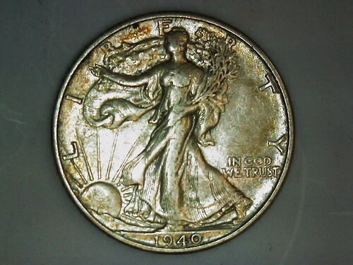 1940 Walking Liberty SILVER Half Dollar商品について出品者コメント「写真をご覧ください」流通/未流通 不明額面 50セントコイン リバティウォーキング材質 銀発行年 1940年鋳造所 フィラデルフィア認証 未認証注意事項※以下の注意事項をご理解のうえ、ご購入ください■ 鑑定済みコイン・紙幣について各種コイン・紙幣の鑑定機関（NGC、PCGS、PMGなど）は、収集品の真贋鑑定およびグレーディングを行う専門機関です。鑑定後の商品は、専用ケース（スラブ）に封入され、状態を示すグレードが付与されます。■ グレードについてグレードはコイン・紙幣自体の状態を評価するものであり、ケース自体の品質や状態を保証するものではありません。製造・輸送時の影響により、以下のような状態が発生する場合がございます。- 軽微なスレ傷・拭き傷（特に光の角度で見えるもの）- ケース内部のホコリ・小さな異物（鑑定機関の検品基準を満たしている場合）- ラベルのズレ・わずかな傾きこれらは鑑定機関の基準内であり、返品・交換の対象とはなりませんのでご了承ください。■ ラベルの種類について各鑑定機関では、コイン・紙幣の状態や鑑定の結果に応じて異なるラベルが付与されます。- 通常ラベル（Standard/Regular）：一般的なグレード付き鑑定済みコイン・紙幣- オーセンティック（Authentic）：グレードなしで真贋のみ保証- 詳細グレード（Details）：クリーニング跡やエッジのダメージがあるが本物と認定- 特別ラベル（Special Label）：記念版や特定のデザインの限定ラベル - 例：NGC「Early Releases」「First Releases」、PCGS「First Strike」 などグレードやラベルの種類は、商品画像および説明文をご確認のうえ、ご購入ください。■ 在庫状況について当店の商品は海外から取り寄せております。ご購入のタイミングによっては在庫切れとなる場合がございます。その際はご連絡のうえ、ご注文をキャンセルさせていただく場合がございますので、あらかじめご了承ください。■ ご注文後のキャンセルについてご注文と同時に商品のお取り寄せを開始するため、お客様都合によるキャンセルは承っておりません。■ 配送についてお届けまでに通常2〜3週間ほどかかります。海外の祝日や天候、税関手続きにより通常より配送が遅れる可能性がございます。■ 保証について商品説明に英語で「保証（warranty）」と記載があっても、日本国内では適用されませんのでご了承ください。 当店では、商品到着後7日以内の初期不良に限り、対応させていただきます。 （返品規約の詳細については、楽天市場内の会社概要欄下部をご参照ください。）■ 商品の色・素材感について撮影環境やモニター設定により、実際の商品と色味や質感が異なる場合がございます。■ 価格変動について希少性の高い商品は市場価格の変動により、追加料金をお願いする場合がございます。追加料金に同意いただけない場合には、ご注文のキャンセルが可能ですので、ご安心ください。■ その他サービスについて海外製品の輸入代行も承っております。ショップに掲載されていない商品でもお探し可能ですので、お気軽にご相談ください。尚、業者販売（業販）や複数購入の場合、割引対応も可能です。ご希望の方はお問い合わせください。