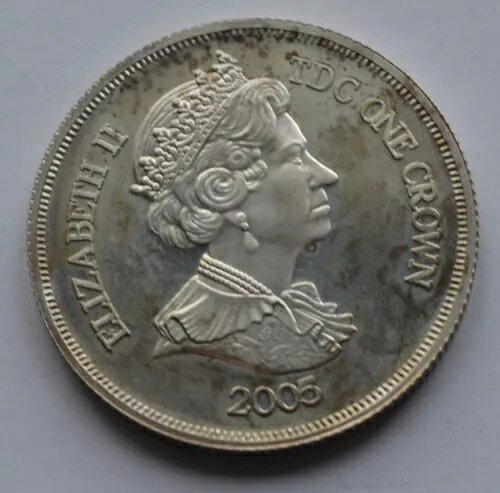 2005 TDC Elizabeth II Silver One Crown Coin商品について注意事項※以下の注意事項をご理解のうえ、ご購入ください■ 鑑定済みコイン・紙幣について各種コイン・紙幣の鑑定機関（NGC、PCGS、PMGなど）は、収集品の真贋鑑定およびグレーディングを行う専門機関です。鑑定後の商品は、専用ケース（スラブ）に封入され、状態を示すグレードが付与されます。■ グレードについてグレードはコイン・紙幣自体の状態を評価するものであり、ケース自体の品質や状態を保証するものではありません。製造・輸送時の影響により、以下のような状態が発生する場合がございます。- 軽微なスレ傷・拭き傷（特に光の角度で見えるもの）- ケース内部のホコリ・小さな異物（鑑定機関の検品基準を満たしている場合）- ラベルのズレ・わずかな傾きこれらは鑑定機関の基準内であり、返品・交換の対象とはなりませんのでご了承ください。■ ラベルの種類について各鑑定機関では、コイン・紙幣の状態や鑑定の結果に応じて異なるラベルが付与されます。- 通常ラベル（Standard/Regular）：一般的なグレード付き鑑定済みコイン・紙幣- オーセンティック（Authentic）：グレードなしで真贋のみ保証- 詳細グレード（Details）：クリーニング跡やエッジのダメージがあるが本物と認定- 特別ラベル（Special Label）：記念版や特定のデザインの限定ラベル - 例：NGC「Early Releases」「First Releases」、PCGS「First Strike」 などグレードやラベルの種類は、商品画像および説明文をご確認のうえ、ご購入ください。■ 在庫状況について当店の商品は海外から取り寄せております。ご購入のタイミングによっては在庫切れとなる場合がございます。その際はご連絡のうえ、ご注文をキャンセルさせていただく場合がございますので、あらかじめご了承ください。■ ご注文後のキャンセルについてご注文と同時に商品のお取り寄せを開始するため、お客様都合によるキャンセルは承っておりません。■ 配送についてお届けまでに通常2〜3週間ほどかかります。海外の祝日や天候、税関手続きにより通常より配送が遅れる可能性がございます。■ 保証について商品説明に英語で「保証（warranty）」と記載があっても、日本国内では適用されませんのでご了承ください。 当店では、商品到着後7日以内の初期不良に限り、対応させていただきます。 （返品規約の詳細については、楽天市場内の会社概要欄下部をご参照ください。）■ 商品の色・素材感について撮影環境やモニター設定により、実際の商品と色味や質感が異なる場合がございます。■ 価格変動について希少性の高い商品は市場価格の変動により、追加料金をお願いする場合がございます。追加料金に同意いただけない場合には、ご注文のキャンセルが可能ですので、ご安心ください。■ その他サービスについて海外製品の輸入代行も承っております。ショップに掲載されていない商品でもお探し可能ですので、お気軽にご相談ください。尚、業者販売（業販）や複数購入の場合、割引対応も可能です。ご希望の方はお問い合わせください。