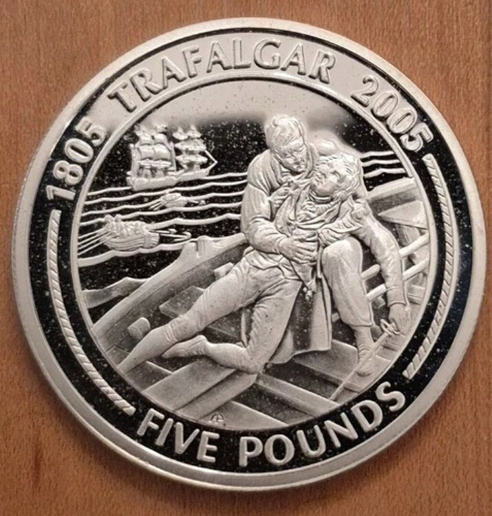 ジブラルタル銀貨 5ポンド 2005 KM-1238。トラファルガー - ネルソン提督の死。プルーフ