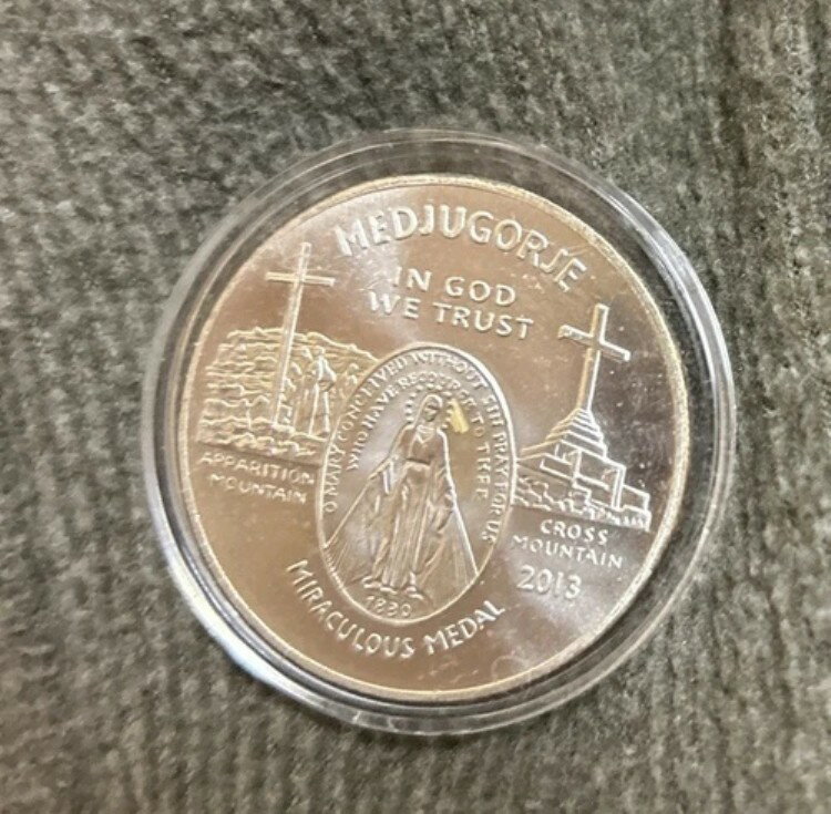 2014、2013、メジュゴリエ奇跡のメダル マリア 1 オンス .999 純銀 すぐに売れます!
