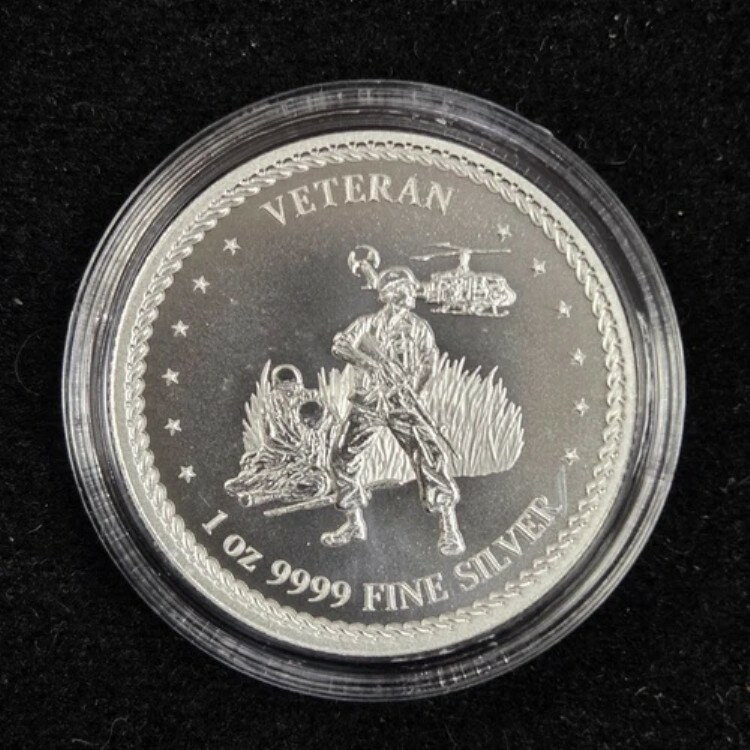 2022年 ニウエ 2ドル ベテラン 1オンス .999 シルバー ラウンド ソルジャー ヘリコプター プラスチック..