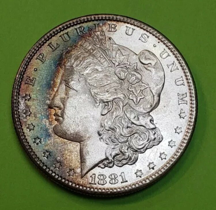 1881-S Morgan Silver Dollar Brilliant Uncirculated W/Crescent Toning商品について流通/非流通 非流通額面 1ドルコイン モルガン組成 銀発行年 1881年打刻タイプ ビジネス純度 0.9造幣局所在地 サンフランシスコ製造国/地域 アメリカ合衆国認証 未認証注意事項※以下の注意事項をご理解のうえ、ご購入ください■ 鑑定済みコイン・紙幣について各種コイン・紙幣の鑑定機関（NGC、PCGS、PMGなど）は、収集品の真贋鑑定およびグレーディングを行う専門機関です。鑑定後の商品は、専用ケース（スラブ）に封入され、状態を示すグレードが付与されます。■ グレードについてグレードはコイン・紙幣自体の状態を評価するものであり、ケース自体の品質や状態を保証するものではありません。製造・輸送時の影響により、以下のような状態が発生する場合がございます。- 軽微なスレ傷・拭き傷（特に光の角度で見えるもの）- ケース内部のホコリ・小さな異物（鑑定機関の検品基準を満たしている場合）- ラベルのズレ・わずかな傾きこれらは鑑定機関の基準内であり、返品・交換の対象とはなりませんのでご了承ください。■ ラベルの種類について各鑑定機関では、コイン・紙幣の状態や鑑定の結果に応じて異なるラベルが付与されます。- 通常ラベル（Standard/Regular）：一般的なグレード付き鑑定済みコイン・紙幣- オーセンティック（Authentic）：グレードなしで真贋のみ保証- 詳細グレード（Details）：クリーニング跡やエッジのダメージがあるが本物と認定- 特別ラベル（Special Label）：記念版や特定のデザインの限定ラベル - 例：NGC「Early Releases」「First Releases」、PCGS「First Strike」 などグレードやラベルの種類は、商品画像および説明文をご確認のうえ、ご購入ください。■ 在庫状況について当店の商品は海外から取り寄せております。ご購入のタイミングによっては在庫切れとなる場合がございます。その際はご連絡のうえ、ご注文をキャンセルさせていただく場合がございますので、あらかじめご了承ください。■ ご注文後のキャンセルについてご注文と同時に商品のお取り寄せを開始するため、お客様都合によるキャンセルは承っておりません。■ 配送についてお届けまでに通常2〜3週間ほどかかります。海外の祝日や天候、税関手続きにより通常より配送が遅れる可能性がございます。■ 保証について商品説明に英語で「保証（warranty）」と記載があっても、日本国内では適用されませんのでご了承ください。 当店では、商品到着後7日以内の初期不良に限り、対応させていただきます。 （返品規約の詳細については、楽天市場内の会社概要欄下部をご参照ください。）■ 商品の色・素材感について撮影環境やモニター設定により、実際の商品と色味や質感が異なる場合がございます。■ 価格変動について希少性の高い商品は市場価格の変動により、追加料金をお願いする場合がございます。追加料金に同意いただけない場合には、ご注文のキャンセルが可能ですので、ご安心ください。■ その他サービスについて海外製品の輸入代行も承っております。ショップに掲載されていない商品でもお探し可能ですので、お気軽にご相談ください。尚、業者販売（業販）や複数購入の場合、割引対応も可能です。ご希望の方はお問い合わせください。