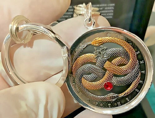 カメルーン ウロボロス ルテニウムシルバー（プルーフ）レッドクリスタル S925 オールシルバーキーホル..