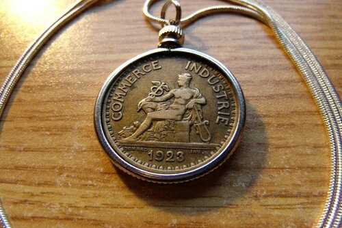 1920-1927年フランス商工会議所フランペンダント（28インチのスネークチェーン付き）