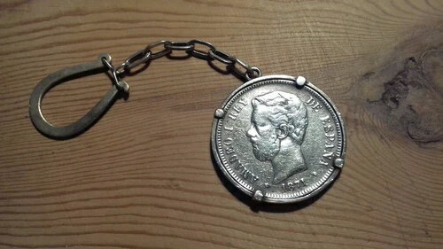 中古 - スペイン国王アマデオ1世のコイン付きシルバーキーホルダー - コレクター向けアイテム