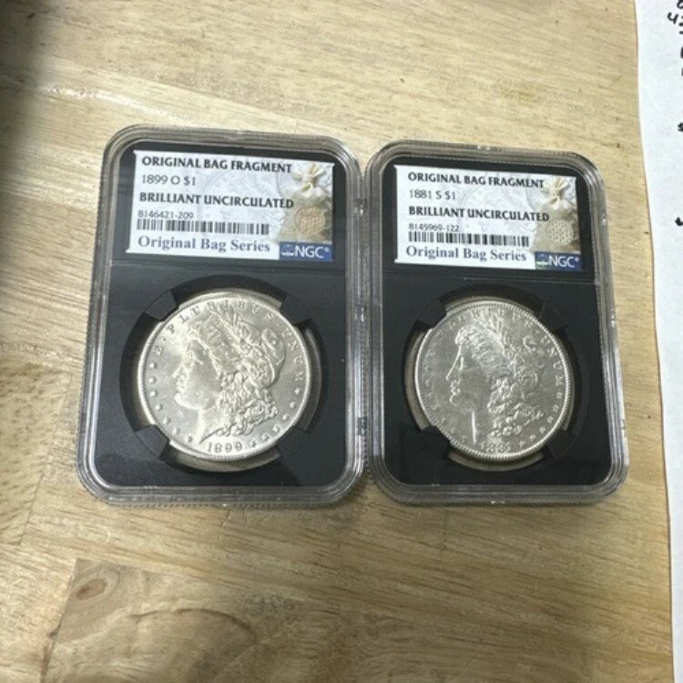 2枚のオリジナルバッグ破片スラブ 1899-o および 1881-s 鋭い打撃