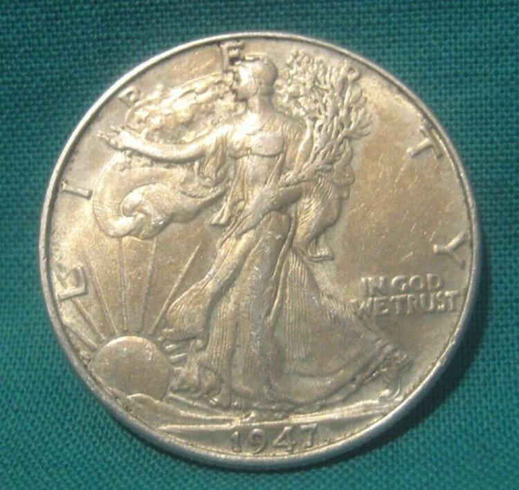 1947年-P ウォーキング・リバティ シルバー 50セント - シャープなディテール - 力強いスカートライン ..