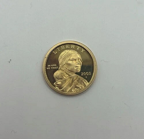 2005 U.S. Gold Sacagawea Mint Dollar Coin “E”商品について額面 1ドル流通/非流通 非流通コイン ネイティブアメリカン組成 金発行年 2005年グレード 未鑑定製造国/地域 アメリカ合衆国種類 サカガウィア認定 米国造幣局注意事項※以下の注意事項をご理解のうえ、ご購入ください■ 鑑定済みコイン・紙幣について各種コイン・紙幣の鑑定機関（NGC、PCGS、PMGなど）は、収集品の真贋鑑定およびグレーディングを行う専門機関です。鑑定後の商品は、専用ケース（スラブ）に封入され、状態を示すグレードが付与されます。■ グレードについてグレードはコイン・紙幣自体の状態を評価するものであり、ケース自体の品質や状態を保証するものではありません。製造・輸送時の影響により、以下のような状態が発生する場合がございます。- 軽微なスレ傷・拭き傷（特に光の角度で見えるもの）- ケース内部のホコリ・小さな異物（鑑定機関の検品基準を満たしている場合）- ラベルのズレ・わずかな傾きこれらは鑑定機関の基準内であり、返品・交換の対象とはなりませんのでご了承ください。■ ラベルの種類について各鑑定機関では、コイン・紙幣の状態や鑑定の結果に応じて異なるラベルが付与されます。- 通常ラベル（Standard/Regular）：一般的なグレード付き鑑定済みコイン・紙幣- オーセンティック（Authentic）：グレードなしで真贋のみ保証- 詳細グレード（Details）：クリーニング跡やエッジのダメージがあるが本物と認定- 特別ラベル（Special Label）：記念版や特定のデザインの限定ラベル - 例：NGC「Early Releases」「First Releases」、PCGS「First Strike」 などグレードやラベルの種類は、商品画像および説明文をご確認のうえ、ご購入ください。■ 在庫状況について当店の商品は海外から取り寄せております。ご購入のタイミングによっては在庫切れとなる場合がございます。その際はご連絡のうえ、ご注文をキャンセルさせていただく場合がございますので、あらかじめご了承ください。■ ご注文後のキャンセルについてご注文と同時に商品のお取り寄せを開始するため、お客様都合によるキャンセルは承っておりません。■ 配送についてお届けまでに通常2〜3週間ほどかかります。海外の祝日や天候、税関手続きにより通常より配送が遅れる可能性がございます。■ 保証について商品説明に英語で「保証（warranty）」と記載があっても、日本国内では適用されませんのでご了承ください。 当店では、商品到着後7日以内の初期不良に限り、対応させていただきます。 （返品規約の詳細については、楽天市場内の会社概要欄下部をご参照ください。）■ 商品の色・素材感について撮影環境やモニター設定により、実際の商品と色味や質感が異なる場合がございます。■ 価格変動について希少性の高い商品は市場価格の変動により、追加料金をお願いする場合がございます。追加料金に同意いただけない場合には、ご注文のキャンセルが可能ですので、ご安心ください。■ その他サービスについて海外製品の輸入代行も承っております。ショップに掲載されていない商品でもお探し可能ですので、お気軽にご相談ください。尚、業者販売（業販）や複数購入の場合、割引対応も可能です。ご希望の方はお問い合わせください。