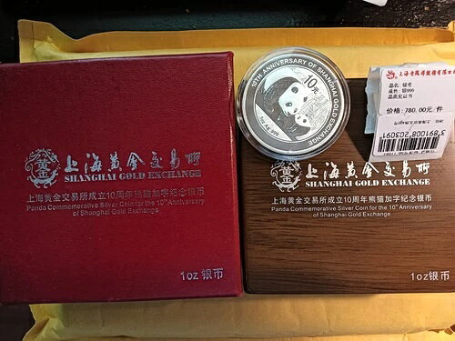 China 2011 Shanghai Gold Exchange 10 Anniversary Panda Silver Coin Pay No Tariff商品について販売者コメント：新品時代：中華人民共和国（1949年〜現在）材質：銀製造年：2011年製造国／地域：中国認証：未認証注意事項※以下の注意事項をご理解のうえ、ご購入ください■ 鑑定済みコイン・紙幣について各種コイン・紙幣の鑑定機関（NGC、PCGS、PMGなど）は、収集品の真贋鑑定およびグレーディングを行う専門機関です。鑑定後の商品は、専用ケース（スラブ）に封入され、状態を示すグレードが付与されます。■ グレードについてグレードはコイン・紙幣自体の状態を評価するものであり、ケース自体の品質や状態を保証するものではありません。製造・輸送時の影響により、以下のような状態が発生する場合がございます。- 軽微なスレ傷・拭き傷（特に光の角度で見えるもの）- ケース内部のホコリ・小さな異物（鑑定機関の検品基準を満たしている場合）- ラベルのズレ・わずかな傾きこれらは鑑定機関の基準内であり、返品・交換の対象とはなりませんのでご了承ください。■ ラベルの種類について各鑑定機関では、コイン・紙幣の状態や鑑定の結果に応じて異なるラベルが付与されます。- 通常ラベル（Standard/Regular）：一般的なグレード付き鑑定済みコイン・紙幣- オーセンティック（Authentic）：グレードなしで真贋のみ保証- 詳細グレード（Details）：クリーニング跡やエッジのダメージがあるが本物と認定- 特別ラベル（Special Label）：記念版や特定のデザインの限定ラベル - 例：NGC「Early Releases」「First Releases」、PCGS「First Strike」 などグレードやラベルの種類は、商品画像および説明文をご確認のうえ、ご購入ください。■ 在庫状況について当店の商品は海外から取り寄せております。ご購入のタイミングによっては在庫切れとなる場合がございます。その際はご連絡のうえ、ご注文をキャンセルさせていただく場合がございますので、あらかじめご了承ください。■ ご注文後のキャンセルについてご注文と同時に商品のお取り寄せを開始するため、お客様都合によるキャンセルは承っておりません。■ 配送についてお届けまでに通常2〜3週間ほどかかります。海外の祝日や天候、税関手続きにより通常より配送が遅れる可能性がございます。■ 保証について商品説明に英語で「保証（warranty）」と記載があっても、日本国内では適用されませんのでご了承ください。 当店では、商品到着後7日以内の初期不良に限り、対応させていただきます。 （返品規約の詳細については、楽天市場内の会社概要欄下部をご参照ください。）■ 商品の色・素材感について撮影環境やモニター設定により、実際の商品と色味や質感が異なる場合がございます。■ 価格変動について希少性の高い商品は市場価格の変動により、追加料金をお願いする場合がございます。追加料金に同意いただけない場合には、ご注文のキャンセルが可能ですので、ご安心ください。■ その他サービスについて海外製品の輸入代行も承っております。ショップに掲載されていない商品でもお探し可能ですので、お気軽にご相談ください。尚、業者販売（業販）や複数購入の場合、割引対応も可能です。ご希望の方はお問い合わせください。