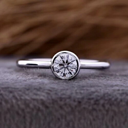 ベゼルソリティアエンゲージリング、14Kソリッドホワイトゴールドラウンドカットラボダイヤモンドリング