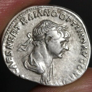 トラヤヌスの記念柱 デナリウス 古代ローマ帝国 銀貨 トラヤヌス帝 114年