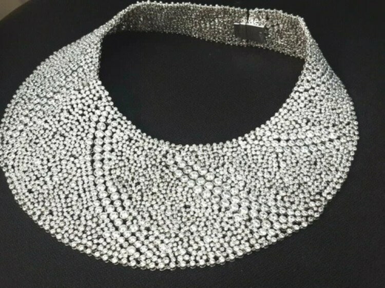 925スターリングシルバーネックレス広告スターCZベゼルビブレッドカーペット