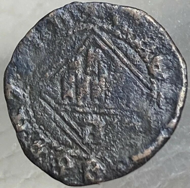 1400年代の中世のコイン、カスティーリャ・レオン王国（1471-1474年）の希少なキャッスルライオン