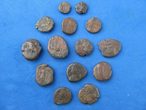 希少で希少なロット(14)エリマイスのコイン、紀元前2世紀から紀元後2世紀。