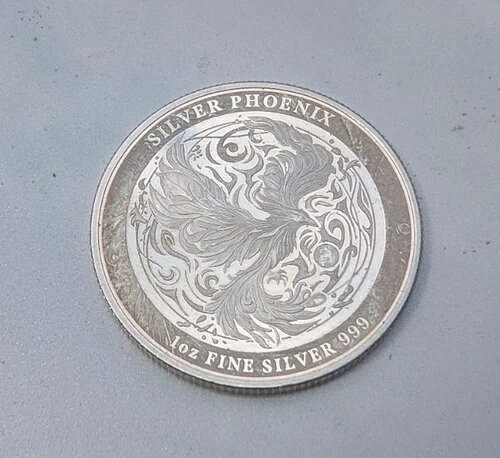 2024 Phoenix Silver Proof-Like 1 oz Coin .999 NIUE商品について流通/非流通 非流通額面 2ドルコイン フェニックス組成 銀発行年 2024年純度 0.999打刻方法 プルーフライク単位 1オンスあたりの貴金属含有量製造国/地域 ニウエブランド/造幣局 ニュージーランド造幣局認証 未認証注意事項※以下の注意事項をご理解のうえ、ご購入ください■ 鑑定済みコイン・紙幣について各種コイン・紙幣の鑑定機関（NGC、PCGS、PMGなど）は、収集品の真贋鑑定およびグレーディングを行う専門機関です。鑑定後の商品は、専用ケース（スラブ）に封入され、状態を示すグレードが付与されます。■ グレードについてグレードはコイン・紙幣自体の状態を評価するものであり、ケース自体の品質や状態を保証するものではありません。製造・輸送時の影響により、以下のような状態が発生する場合がございます。- 軽微なスレ傷・拭き傷（特に光の角度で見えるもの）- ケース内部のホコリ・小さな異物（鑑定機関の検品基準を満たしている場合）- ラベルのズレ・わずかな傾きこれらは鑑定機関の基準内であり、返品・交換の対象とはなりませんのでご了承ください。■ ラベルの種類について各鑑定機関では、コイン・紙幣の状態や鑑定の結果に応じて異なるラベルが付与されます。- 通常ラベル（Standard/Regular）：一般的なグレード付き鑑定済みコイン・紙幣- オーセンティック（Authentic）：グレードなしで真贋のみ保証- 詳細グレード（Details）：クリーニング跡やエッジのダメージがあるが本物と認定- 特別ラベル（Special Label）：記念版や特定のデザインの限定ラベル - 例：NGC「Early Releases」「First Releases」、PCGS「First Strike」 などグレードやラベルの種類は、商品画像および説明文をご確認のうえ、ご購入ください。■ 在庫状況について当店の商品は海外から取り寄せております。ご購入のタイミングによっては在庫切れとなる場合がございます。その際はご連絡のうえ、ご注文をキャンセルさせていただく場合がございますので、あらかじめご了承ください。■ ご注文後のキャンセルについてご注文と同時に商品のお取り寄せを開始するため、お客様都合によるキャンセルは承っておりません。■ 配送についてお届けまでに通常2〜3週間ほどかかります。海外の祝日や天候、税関手続きにより通常より配送が遅れる可能性がございます。■ 保証について商品説明に英語で「保証（warranty）」と記載があっても、日本国内では適用されませんのでご了承ください。 当店では、商品到着後7日以内の初期不良に限り、対応させていただきます。 （返品規約の詳細については、楽天市場内の会社概要欄下部をご参照ください。）■ 商品の色・素材感について撮影環境やモニター設定により、実際の商品と色味や質感が異なる場合がございます。■ 価格変動について希少性の高い商品は市場価格の変動により、追加料金をお願いする場合がございます。追加料金に同意いただけない場合には、ご注文のキャンセルが可能ですので、ご安心ください。■ その他サービスについて海外製品の輸入代行も承っております。ショップに掲載されていない商品でもお探し可能ですので、お気軽にご相談ください。尚、業者販売（業販）や複数購入の場合、割引対応も可能です。ご希望の方はお問い合わせください。