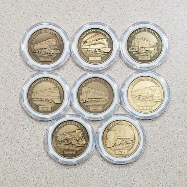 8つの鉄道模型用列車メダリオンとケース - ドリームプランビルドコレクターズシリーズ