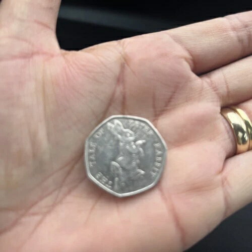ピーターラビットのお話 ビアトリクス・ポター 50ペンス硬貨 2017年 希少価値 流通品