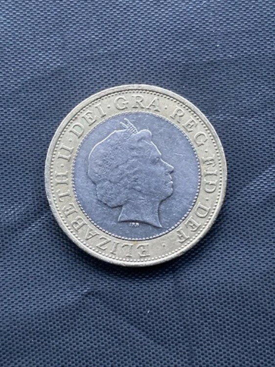 2005年 エリザベス女王 2ポンド 2ポンド硬貨 巨人の肩の上に立つ 2005年