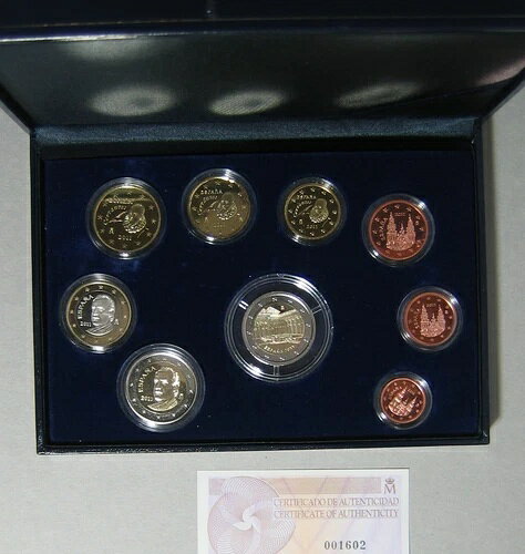 Spain ?5.88 2011 Circulated Coin Set with the ?2 Coin Alhambra Proof-only 1800!! Rare.-商品について販売者のメモ「Die M?nzen werden in Originalverpackung ,wie von den Ausgabestellen ausgeliefert, in bester... 続きを読む販売者の注意事項についてエアハルトゥングスグラード ポリエルテ プラッテジャール 2011ヘルステルングスランド地方のスパニアン注意事項※以下の注意事項をご理解のうえ、ご購入ください■ 鑑定済みコイン・紙幣について各種コイン・紙幣の鑑定機関（NGC、PCGS、PMGなど）は、収集品の真贋鑑定およびグレーディングを行う専門機関です。鑑定後の商品は、専用ケース（スラブ）に封入され、状態を示すグレードが付与されます。■ グレードについてグレードはコイン・紙幣自体の状態を評価するものであり、ケース自体の品質や状態を保証するものではありません。製造・輸送時の影響により、以下のような状態が発生する場合がございます。- 軽微なスレ傷・拭き傷（特に光の角度で見えるもの）- ケース内部のホコリ・小さな異物（鑑定機関の検品基準を満たしている場合）- ラベルのズレ・わずかな傾きこれらは鑑定機関の基準内であり、返品・交換の対象とはなりませんのでご了承ください。■ ラベルの種類について各鑑定機関では、コイン・紙幣の状態や鑑定の結果に応じて異なるラベルが付与されます。- 通常ラベル（Standard/Regular）：一般的なグレード付き鑑定済みコイン・紙幣- オーセンティック（Authentic）：グレードなしで真贋のみ保証- 詳細グレード（Details）：クリーニング跡やエッジのダメージがあるが本物と認定- 特別ラベル（Special Label）：記念版や特定のデザインの限定ラベル - 例：NGC「Early Releases」「First Releases」、PCGS「First Strike」 などグレードやラベルの種類は、商品画像および説明文をご確認のうえ、ご購入ください。■ 在庫状況について当店の商品は海外から取り寄せております。ご購入のタイミングによっては在庫切れとなる場合がございます。その際はご連絡のうえ、ご注文をキャンセルさせていただく場合がございますので、あらかじめご了承ください。■ ご注文後のキャンセルについてご注文と同時に商品のお取り寄せを開始するため、お客様都合によるキャンセルは承っておりません。■ 配送についてお届けまでに通常2〜3週間ほどかかります。海外の祝日や天候、税関手続きにより通常より配送が遅れる可能性がございます。■ 保証について商品説明に英語で「保証（warranty）」と記載があっても、日本国内では適用されませんのでご了承ください。 当店では、商品到着後7日以内の初期不良に限り、対応させていただきます。 （返品規約の詳細については、楽天市場内の会社概要欄下部をご参照ください。）■ 商品の色・素材感について撮影環境やモニター設定により、実際の商品と色味や質感が異なる場合がございます。■ 価格変動について希少性の高い商品は市場価格の変動により、追加料金をお願いする場合がございます。追加料金に同意いただけない場合には、ご注文のキャンセルが可能ですので、ご安心ください。■ その他サービスについて海外製品の輸入代行も承っております。ショップに掲載されていない商品でもお探し可能ですので、お気軽にご相談ください。尚、業者販売（業販）や複数購入の場合、割引対応も可能です。ご希望の方はお問い合わせください。