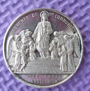 フランス 1881年 聖体拝領・堅信礼用銀メダル。直径36.5mm、重量19.0g