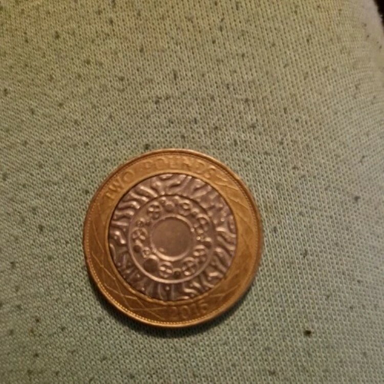 2015年2ポンド硬貨の鋳造ミス、希少な巨人の肩の上に立つ