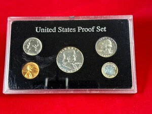 1956年米国プルーフセットホルダー入り