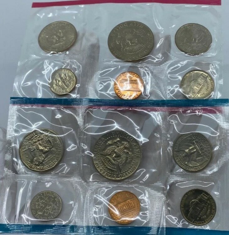 1979 United States of America US Mint UNCIRCULATED COINS Collection Set i121346商品について流通/非流通年：1979年刻印の種類：ビジネス製造国/地域：アメリカ合衆国認証：未認証注意事項※以下の注意事項をご理解のうえ、ご購入ください■ 鑑定済みコイン・紙幣について各種コイン・紙幣の鑑定機関（NGC、PCGS、PMGなど）は、収集品の真贋鑑定およびグレーディングを行う専門機関です。鑑定後の商品は、専用ケース（スラブ）に封入され、状態を示すグレードが付与されます。■ グレードについてグレードはコイン・紙幣自体の状態を評価するものであり、ケース自体の品質や状態を保証するものではありません。製造・輸送時の影響により、以下のような状態が発生する場合がございます。- 軽微なスレ傷・拭き傷（特に光の角度で見えるもの）- ケース内部のホコリ・小さな異物（鑑定機関の検品基準を満たしている場合）- ラベルのズレ・わずかな傾きこれらは鑑定機関の基準内であり、返品・交換の対象とはなりませんのでご了承ください。■ ラベルの種類について各鑑定機関では、コイン・紙幣の状態や鑑定の結果に応じて異なるラベルが付与されます。- 通常ラベル（Standard/Regular）：一般的なグレード付き鑑定済みコイン・紙幣- オーセンティック（Authentic）：グレードなしで真贋のみ保証- 詳細グレード（Details）：クリーニング跡やエッジのダメージがあるが本物と認定- 特別ラベル（Special Label）：記念版や特定のデザインの限定ラベル - 例：NGC「Early Releases」「First Releases」、PCGS「First Strike」 などグレードやラベルの種類は、商品画像および説明文をご確認のうえ、ご購入ください。■ 在庫状況について当店の商品は海外から取り寄せております。ご購入のタイミングによっては在庫切れとなる場合がございます。その際はご連絡のうえ、ご注文をキャンセルさせていただく場合がございますので、あらかじめご了承ください。■ ご注文後のキャンセルについてご注文と同時に商品のお取り寄せを開始するため、お客様都合によるキャンセルは承っておりません。■ 配送についてお届けまでに通常2〜3週間ほどかかります。海外の祝日や天候、税関手続きにより通常より配送が遅れる可能性がございます。■ 保証について商品説明に英語で「保証（warranty）」と記載があっても、日本国内では適用されませんのでご了承ください。 当店では、商品到着後7日以内の初期不良に限り、対応させていただきます。 （返品規約の詳細については、楽天市場内の会社概要欄下部をご参照ください。）■ 商品の色・素材感について撮影環境やモニター設定により、実際の商品と色味や質感が異なる場合がございます。■ 価格変動について希少性の高い商品は市場価格の変動により、追加料金をお願いする場合がございます。追加料金に同意いただけない場合には、ご注文のキャンセルが可能ですので、ご安心ください。■ その他サービスについて海外製品の輸入代行も承っております。ショップに掲載されていない商品でもお探し可能ですので、お気軽にご相談ください。尚、業者販売（業販）や複数購入の場合、割引対応も可能です。ご希望の方はお問い合わせください。