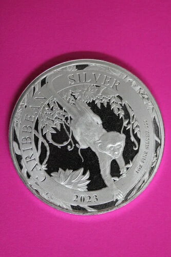 Gem BU 2023 Barbados Monkey 1 OZ Silver Coin .999 Fine $1.00 Same Coin In Pic 18商品について販売者からのコメント「写真と全く同じコインをお届けします。」組成：銀形状：コイン刻印：サテン純度：0.999グレード：未鑑定単位あたりの貴金属含有量：1オンス認証：未鑑定ブランド：バルバドスコインモンキー発行年：2023年製造国／地域：バルバドス貴金属含有量：1トロイオンスブランド／造幣局：バルバドスチャップマン・コレクション発行の真正証明書（COA）付属注意事項※以下の注意事項をご理解のうえ、ご購入ください■ 鑑定済みコイン・紙幣について各種コイン・紙幣の鑑定機関（NGC、PCGS、PMGなど）は、収集品の真贋鑑定およびグレーディングを行う専門機関です。鑑定後の商品は、専用ケース（スラブ）に封入され、状態を示すグレードが付与されます。■ グレードについてグレードはコイン・紙幣自体の状態を評価するものであり、ケース自体の品質や状態を保証するものではありません。製造・輸送時の影響により、以下のような状態が発生する場合がございます。- 軽微なスレ傷・拭き傷（特に光の角度で見えるもの）- ケース内部のホコリ・小さな異物（鑑定機関の検品基準を満たしている場合）- ラベルのズレ・わずかな傾きこれらは鑑定機関の基準内であり、返品・交換の対象とはなりませんのでご了承ください。■ ラベルの種類について各鑑定機関では、コイン・紙幣の状態や鑑定の結果に応じて異なるラベルが付与されます。- 通常ラベル（Standard/Regular）：一般的なグレード付き鑑定済みコイン・紙幣- オーセンティック（Authentic）：グレードなしで真贋のみ保証- 詳細グレード（Details）：クリーニング跡やエッジのダメージがあるが本物と認定- 特別ラベル（Special Label）：記念版や特定のデザインの限定ラベル - 例：NGC「Early Releases」「First Releases」、PCGS「First Strike」 などグレードやラベルの種類は、商品画像および説明文をご確認のうえ、ご購入ください。■ 在庫状況について当店の商品は海外から取り寄せております。ご購入のタイミングによっては在庫切れとなる場合がございます。その際はご連絡のうえ、ご注文をキャンセルさせていただく場合がございますので、あらかじめご了承ください。■ ご注文後のキャンセルについてご注文と同時に商品のお取り寄せを開始するため、お客様都合によるキャンセルは承っておりません。■ 配送についてお届けまでに通常2〜3週間ほどかかります。海外の祝日や天候、税関手続きにより通常より配送が遅れる可能性がございます。■ 保証について商品説明に英語で「保証（warranty）」と記載があっても、日本国内では適用されませんのでご了承ください。 当店では、商品到着後7日以内の初期不良に限り、対応させていただきます。 （返品規約の詳細については、楽天市場内の会社概要欄下部をご参照ください。）■ 商品の色・素材感について撮影環境やモニター設定により、実際の商品と色味や質感が異なる場合がございます。■ 価格変動について希少性の高い商品は市場価格の変動により、追加料金をお願いする場合がございます。追加料金に同意いただけない場合には、ご注文のキャンセルが可能ですので、ご安心ください。■ その他サービスについて海外製品の輸入代行も承っております。ショップに掲載されていない商品でもお探し可能ですので、お気軽にご相談ください。尚、業者販売（業販）や複数購入の場合、割引対応も可能です。ご希望の方はお問い合わせください。