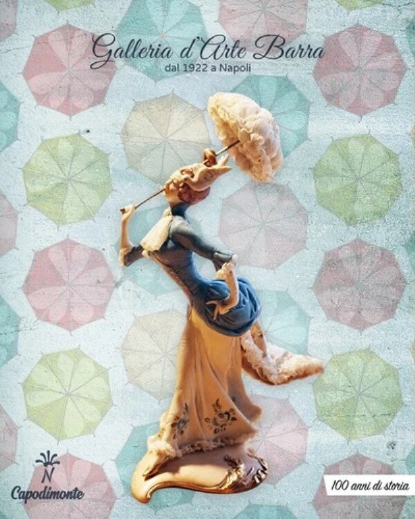 カポディモンテ磁器：傘を持つ女性、風に吹かれて。特別な装飾。