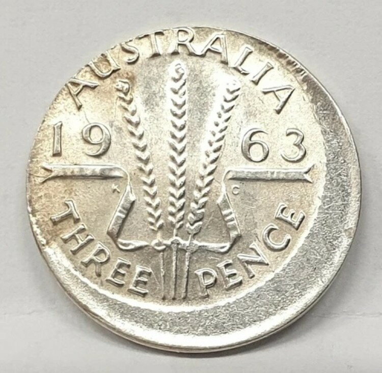 オーストラリア 1963年 スリーペンス。エラー。大きな打ち間違い。非常に大きなリップ。