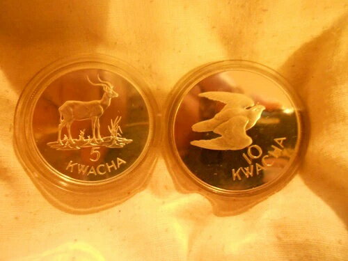 2枚のミントコイン - 「WWFシルバーコンサベーションコイン - ザンビア」?ケネス・カウンダ - ラスト