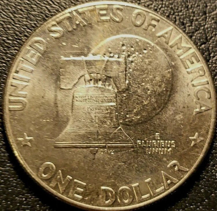 WORLD RESOURCE【KING店】の1776-1976 アイゼンハワー 1ドル硬貨 タイプ1｜アングル2