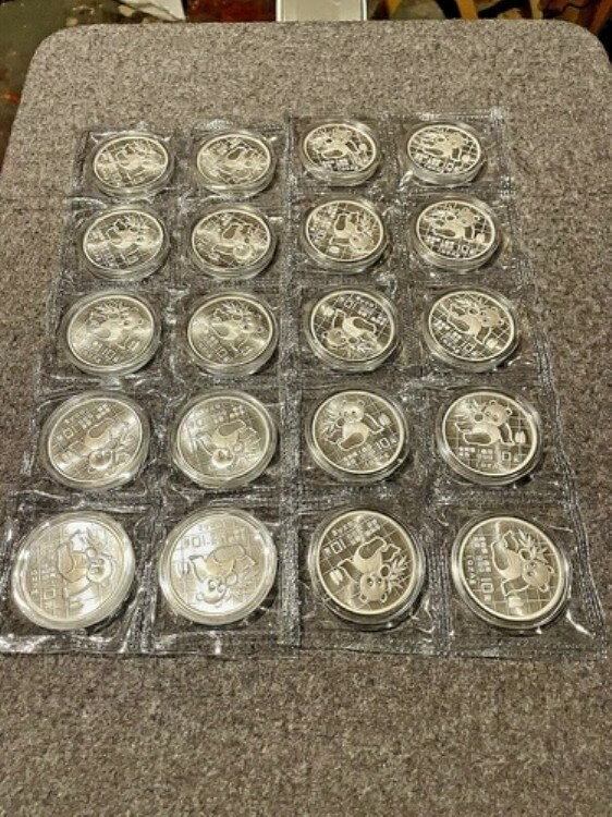 1989年中国製パンダ1オンス銀貨...