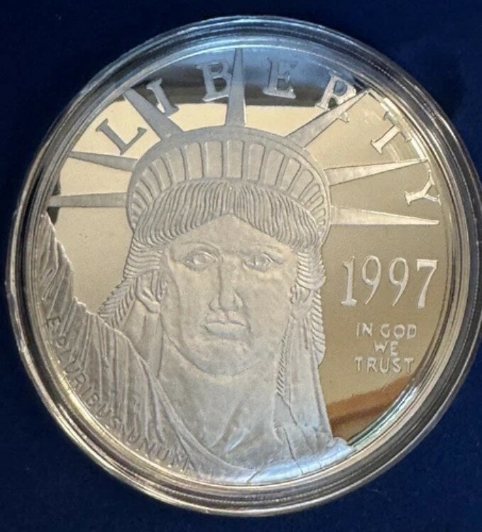 4オンス .999 シルバー、1オンス プラチナ イーグルをモチーフにデザイン、透明プラスチックケース入り