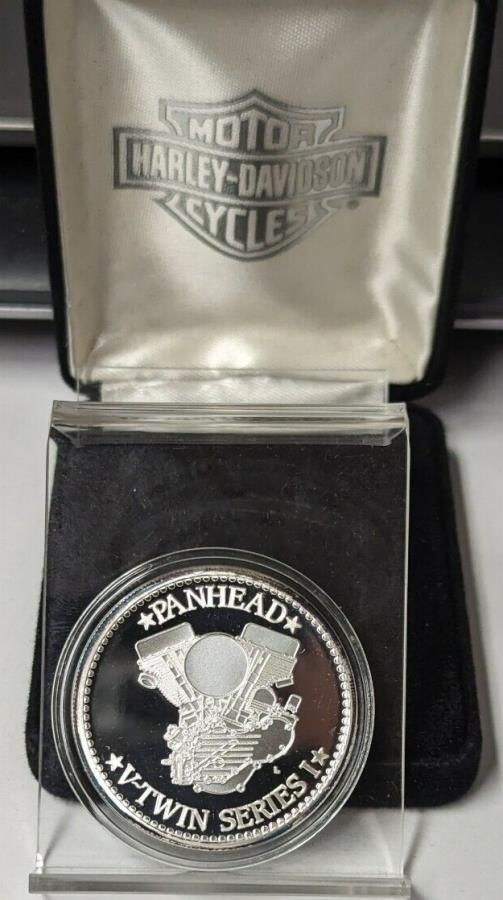 1903-1993ハーレーデビッドソンパンヘッドvツイン1オンスシルバーコイン - ディスプレイボックス付き 1903-1993 Harley Davidson Panhead V-Twin 1 oz Silver Coin - With Display Box