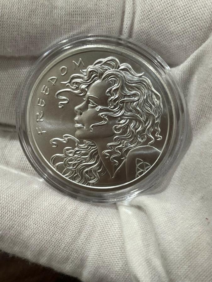 yɔi/iۏ؏tz AeB[NRC _RC [] 2023Vo[V[h1IXBJvZFreedom Girl Bu SilverEhI .999 Pure Ag !! 2023 Silver Shield 1 oz. FREEDOM GIRL BU Silver Round in Capsule! .999 Pure AG!!